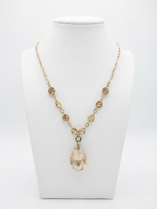 Jewelry - Vintage Champagne Teardrop Crystal Pendant Necklace